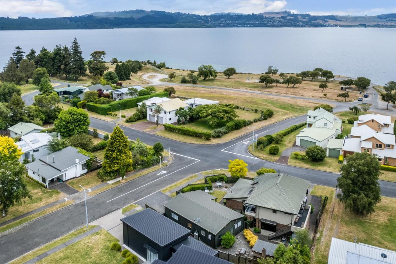 You Little Beauty - Wharewaka Beach Magic Taupo Bagian luar foto